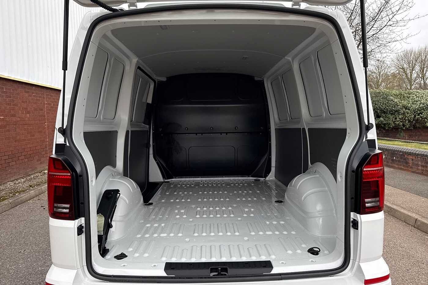 Volkswagen Transporter 2.0TDI 110ps T28 Highline SWB-Tailgate + Heated Rear Window-LED's