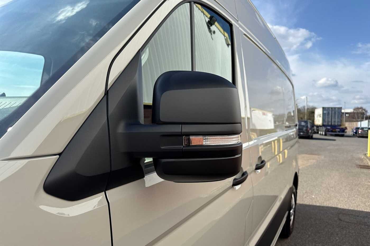 Volkswagen Crafter 2.0TDI 163PS EU6 CR35 MWB Commerce Plus RWD-Ascot Grey + LED's