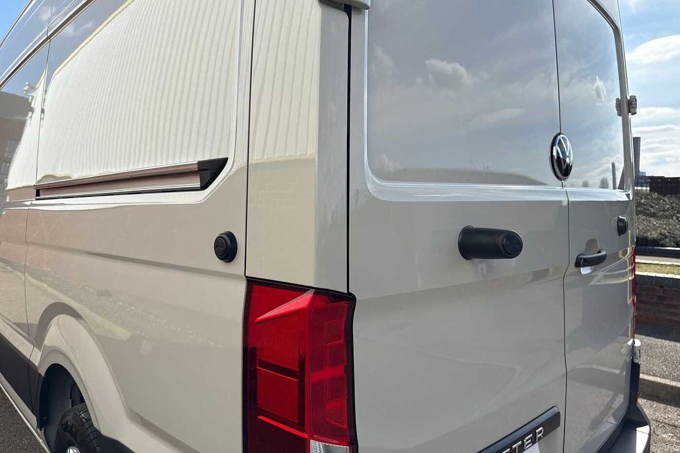 Volkswagen Crafter 2.0TDI 163PS EU6 CR35 MWB Commerce Plus RWD-Ascot Grey + LED's