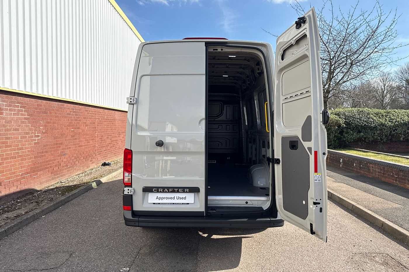 Volkswagen Crafter 2.0TDI 163PS EU6 CR35 MWB Commerce Plus RWD-Ascot Grey + LED's