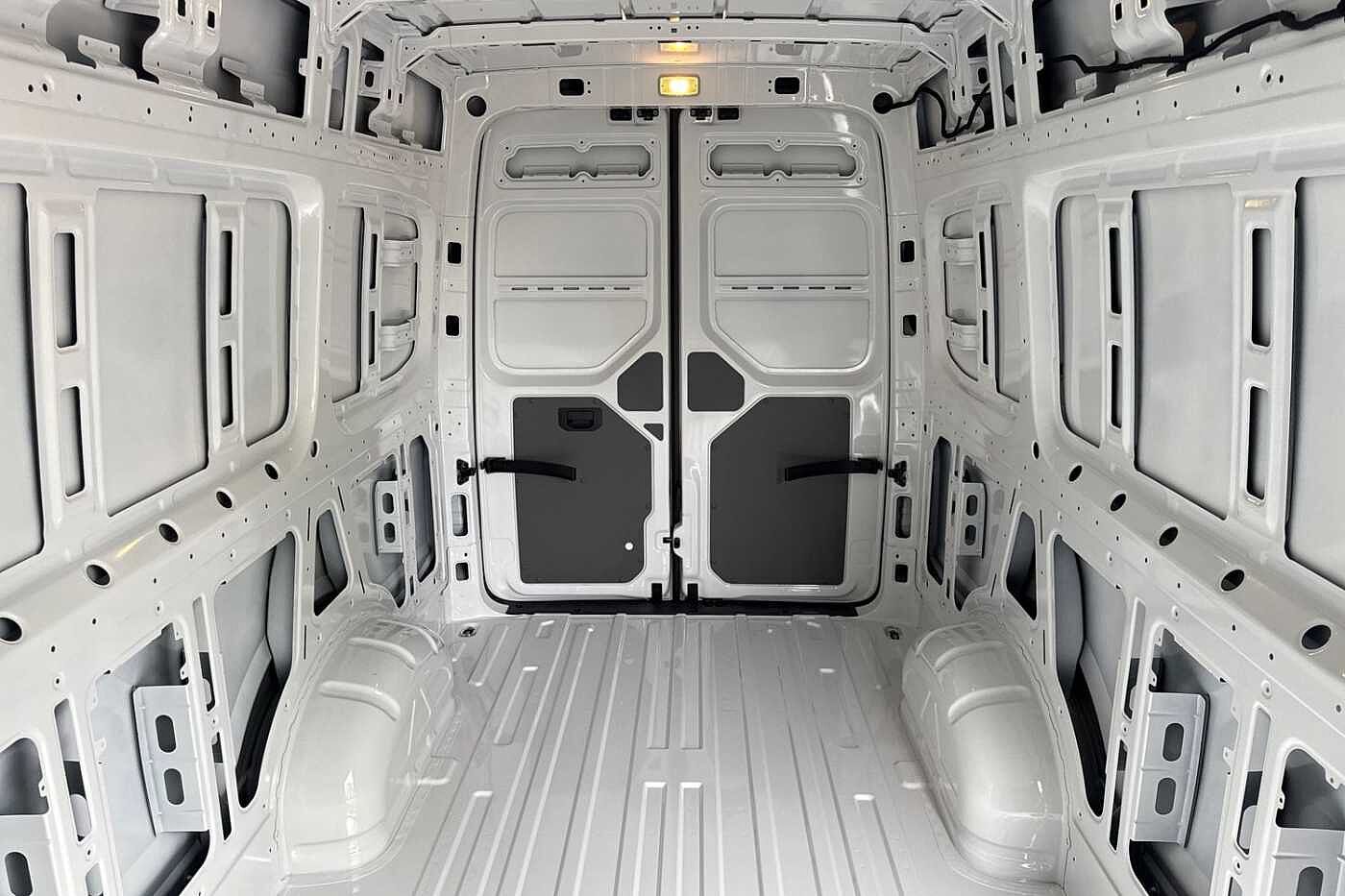 Volkswagen Crafter CR35 LWB Diesel FWD 2.0 TDI 140PS Commerce Business High Roof-2025-Delivery Miles Only-Rear Camera