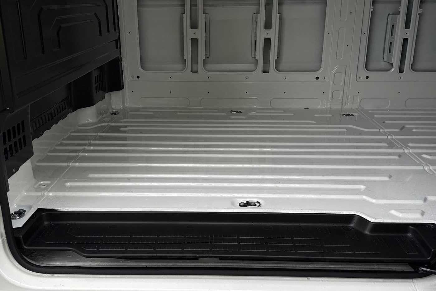 Volkswagen Crafter CR35 LWB Diesel FWD 2.0 TDI 140PS Commerce Business High Roof-2025-Delivery Miles Only-Rear Camera