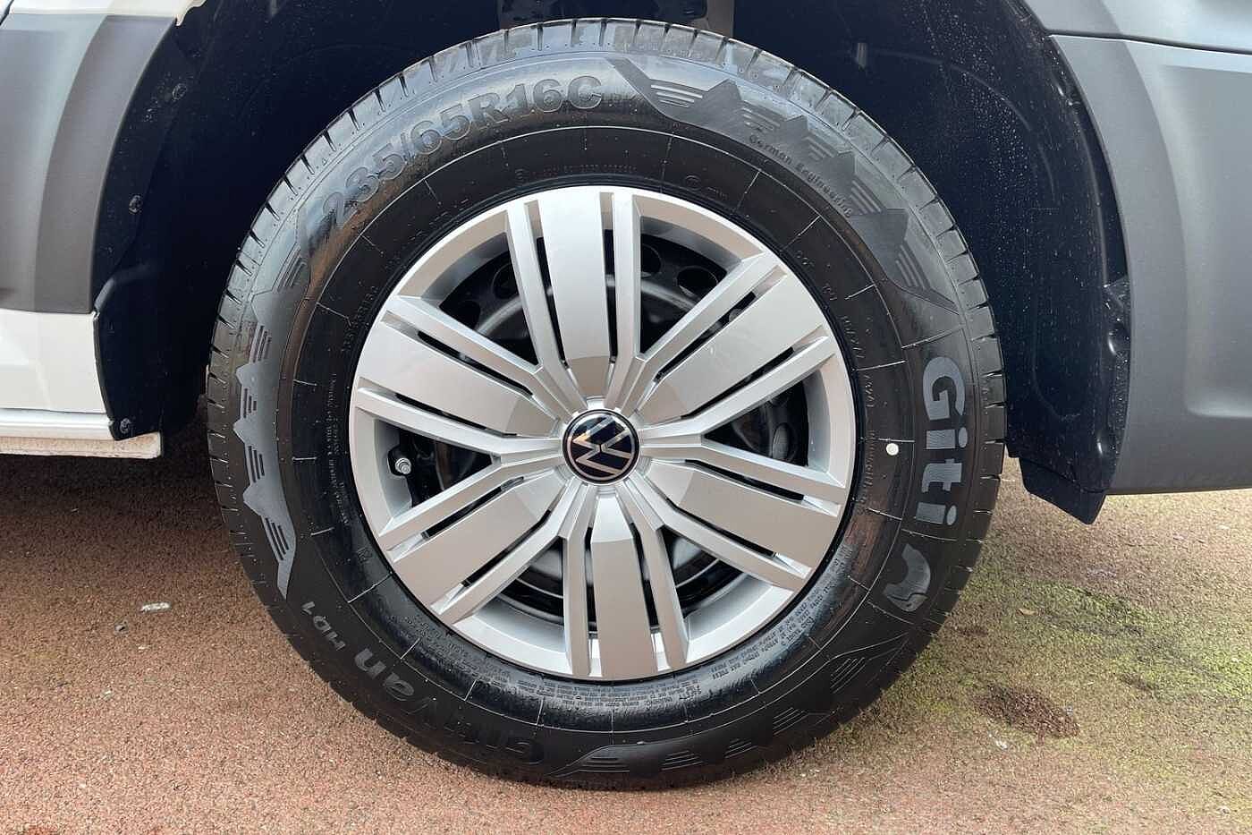 Volkswagen Crafter CR35 LWB Diesel FWD 2.0 TDI 140PS Commerce High Roof-2025-Delivery Miles Only + Rear Camera