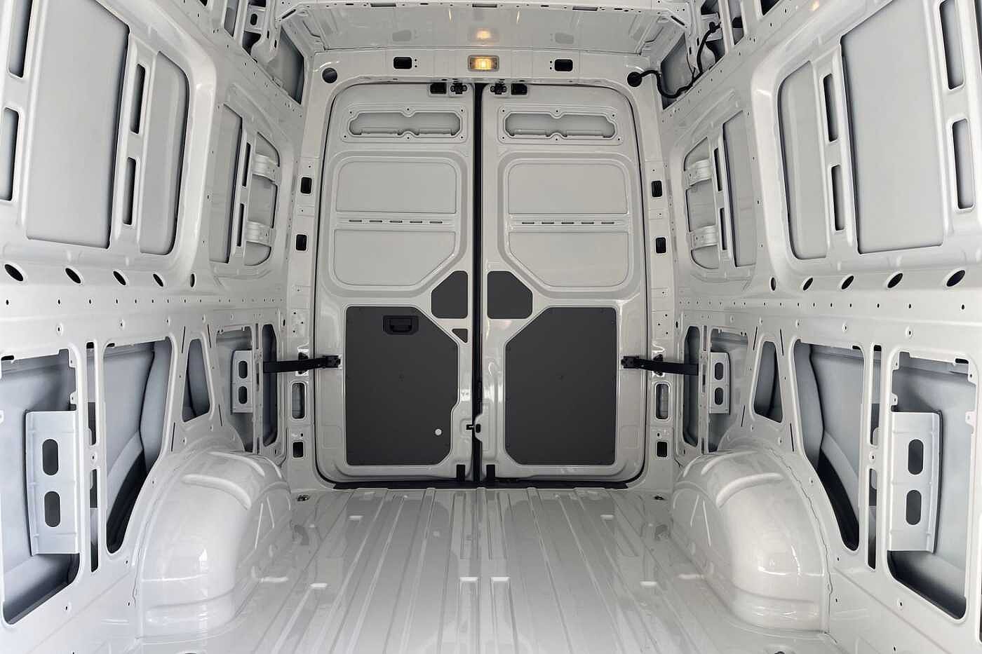 Volkswagen Crafter CR35 LWB Diesel FWD 2.0 TDI 140PS Commerce Business High Roof-2025-Delivery Miles Only