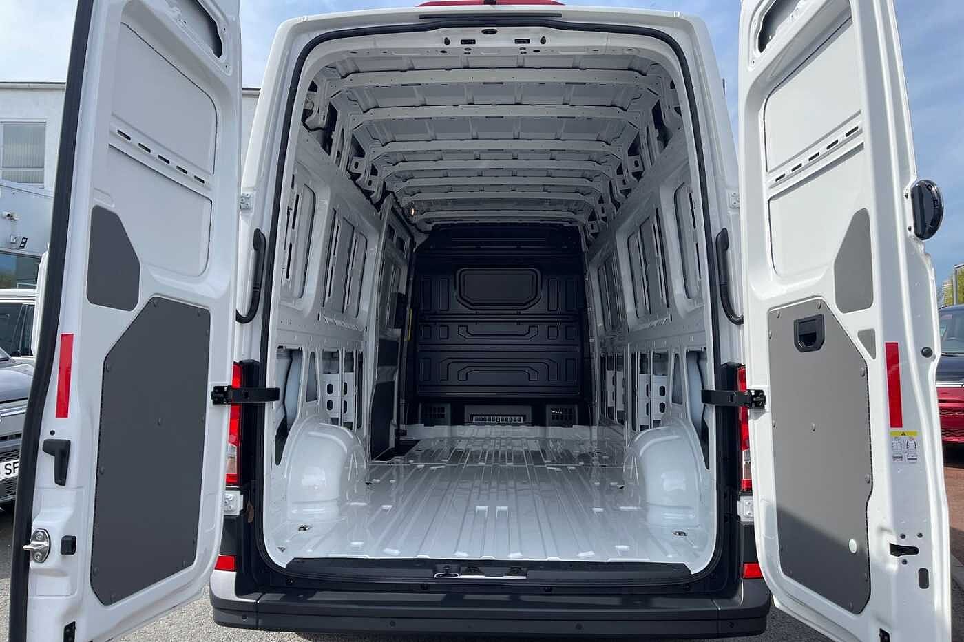 Volkswagen Crafter CR35 LWB Diesel FWD 2.0 TDI 140PS Commerce Business High Roof-2025-Delivery Miles Only