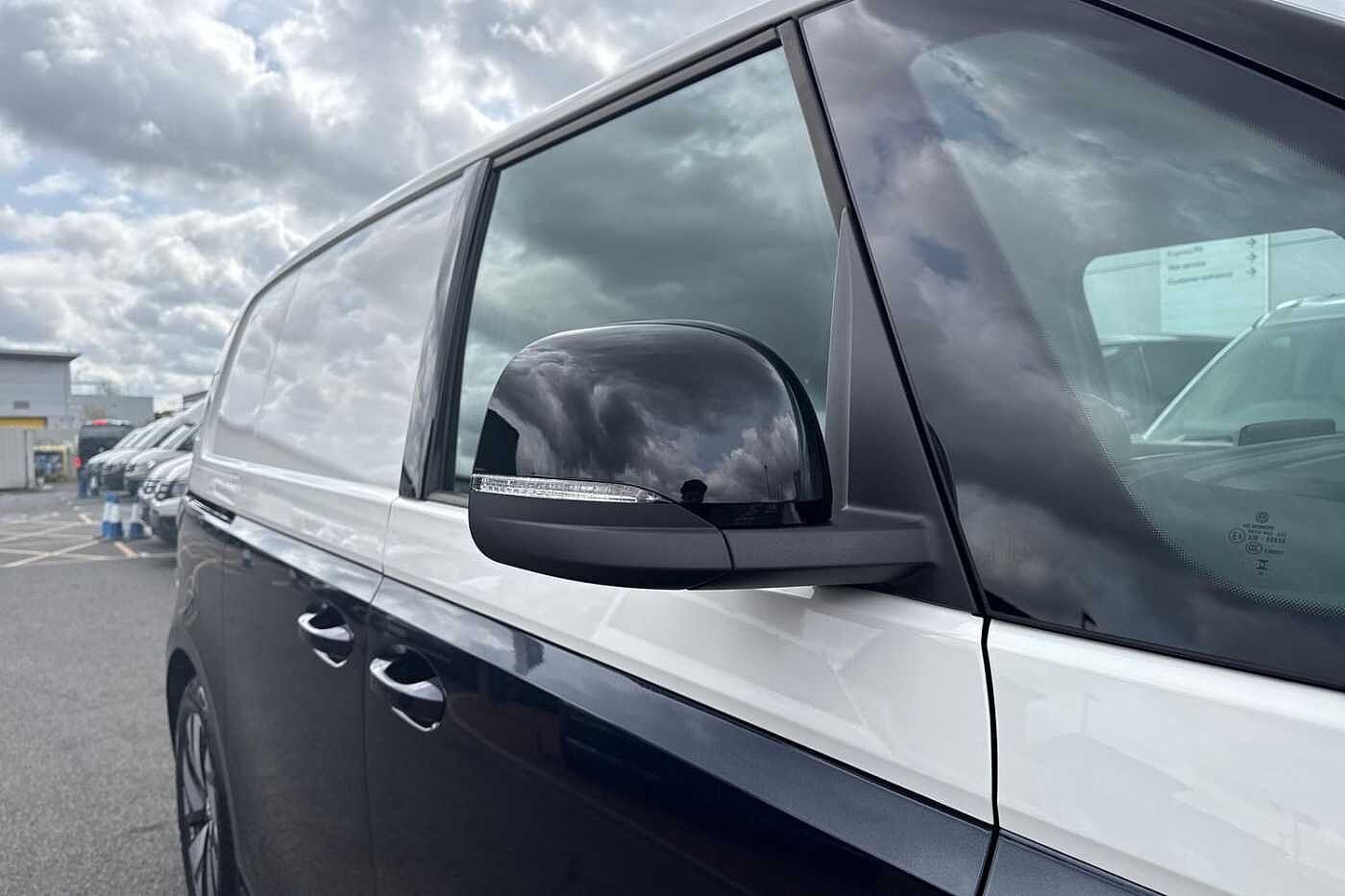 Volkswagen ID. Buzz Cargo (204ps) Commerce Plus 77kWh-Two Tone + Tailgate