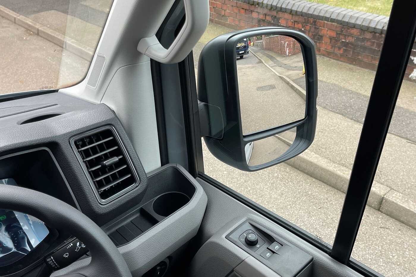Volkswagen Crafter CR35 MWB Diesel FWD 2.0 TDI 140PS Commerce Plus High Roof Van Auto-Twin Slider