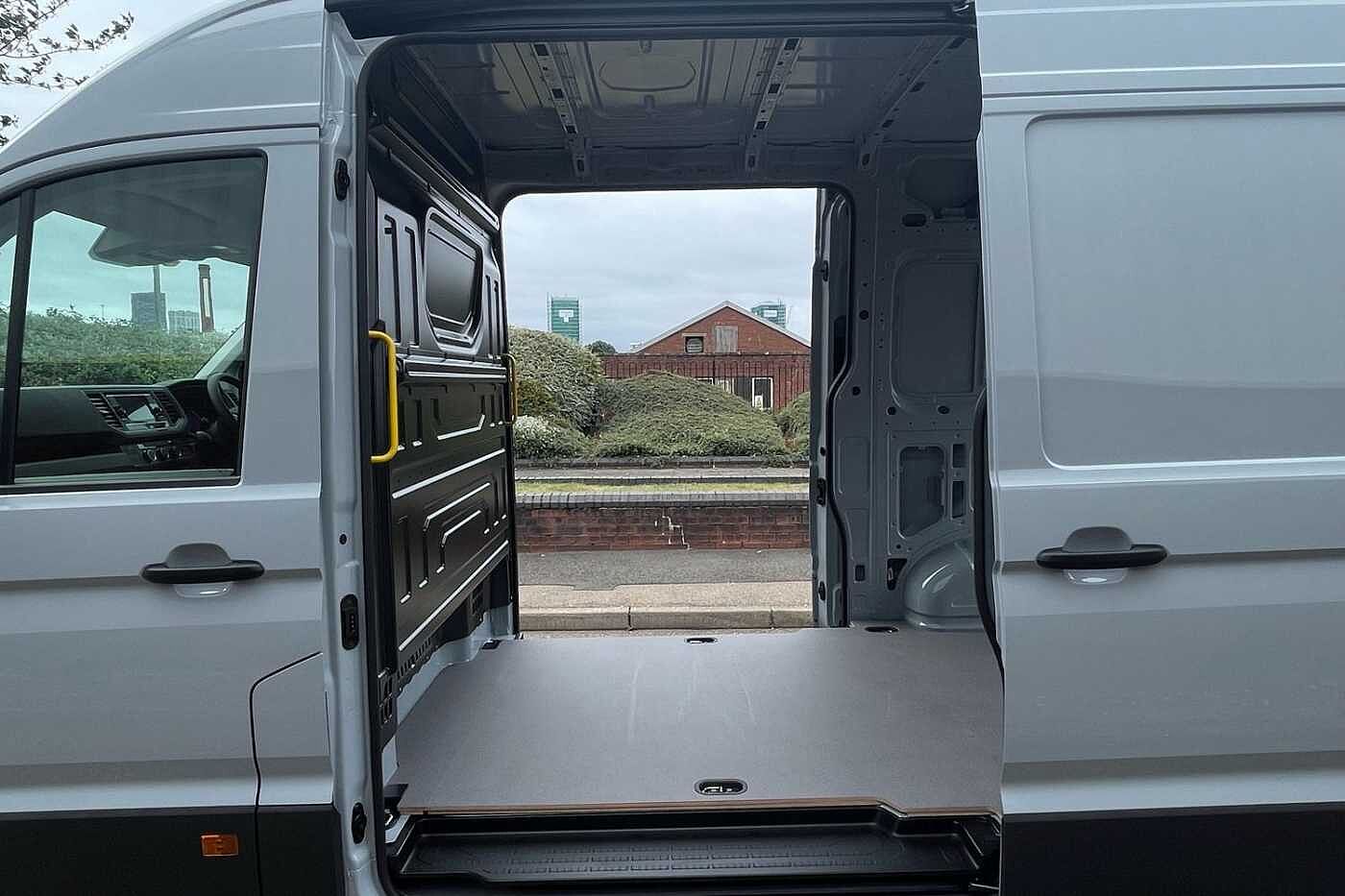 Volkswagen Crafter CR35 MWB Diesel FWD 2.0 TDI 140PS Commerce Plus High Roof Van Auto-Twin Slider