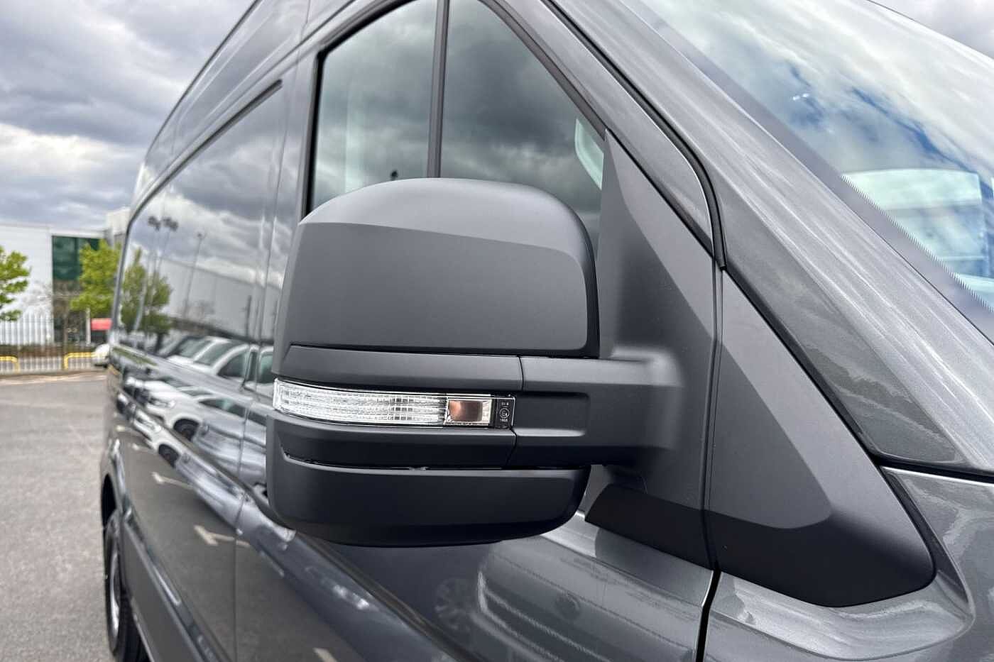 Volkswagen Crafter 2.0TDI 177PS EU6 CR35 MWB Commerce Plus 4Motion Diff Lock