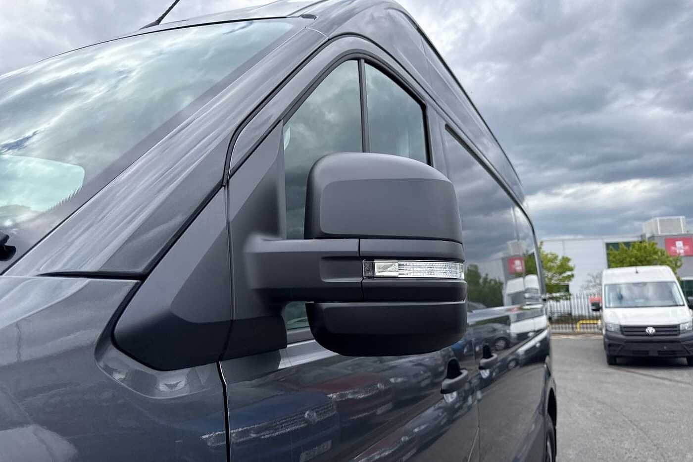Volkswagen Crafter 2.0TDI 177PS EU6 CR35 MWB Commerce Plus 4Motion Diff Lock