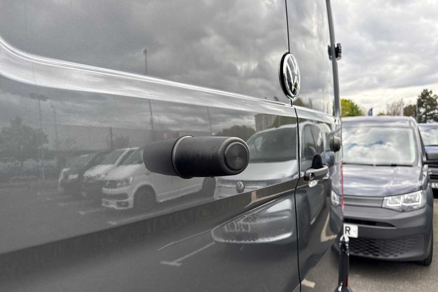 Volkswagen Crafter 2.0TDI 177PS EU6 CR35 MWB Commerce Plus 4Motion Diff Lock