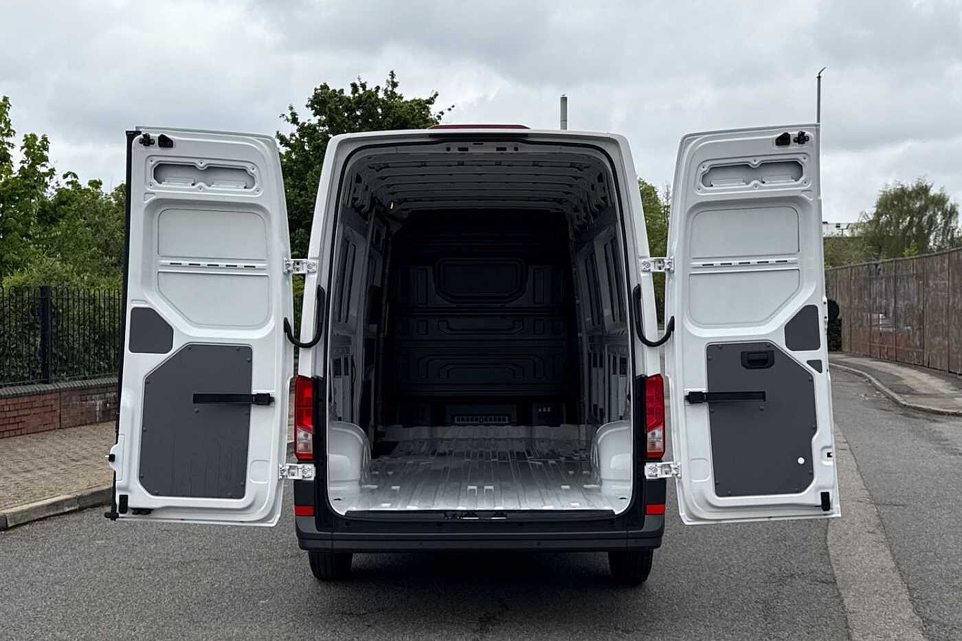 Volkswagen Crafter CR35 LWB Diesel FWD 2.0 TDI 140PS Commerce Business High Roof-2025-Delivery Miles Only