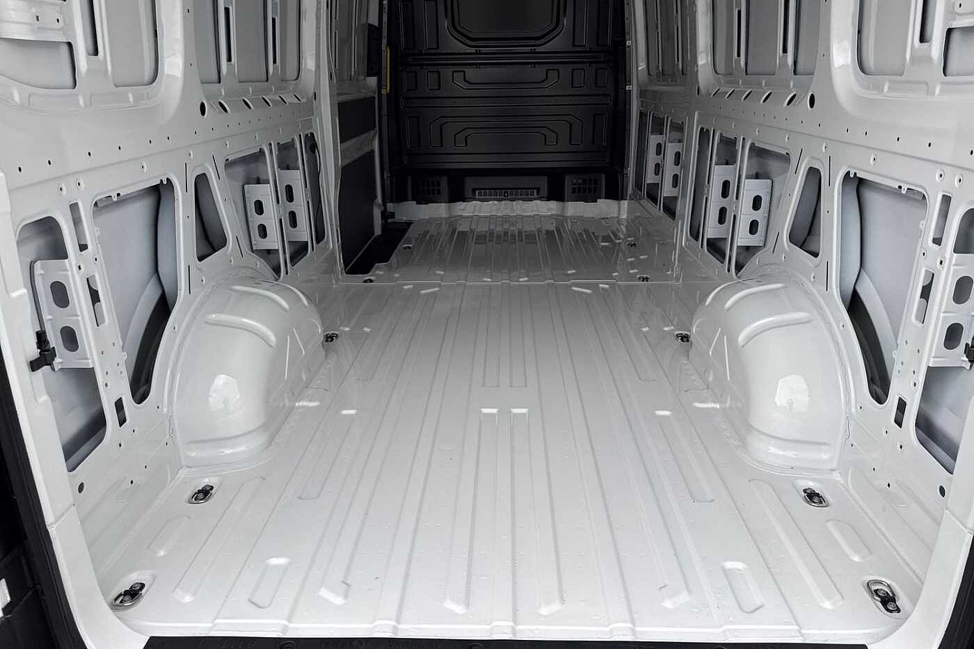 Volkswagen Crafter CR35 LWB Diesel FWD 2.0 TDI 140PS Commerce Business High Roof-2025-Delivery Miles Only